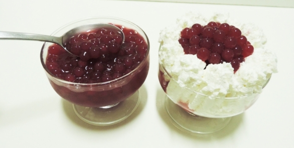 Sagu de Uva com Chantilly Bretzke