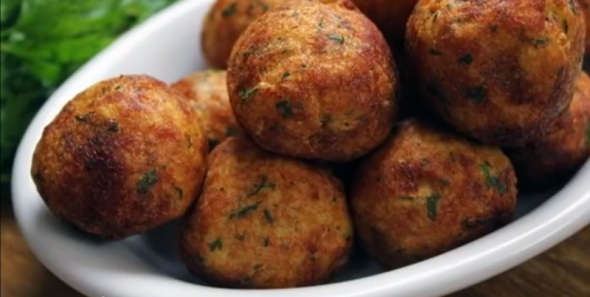 Bolinho de Frango com Espinafre e Cenoura